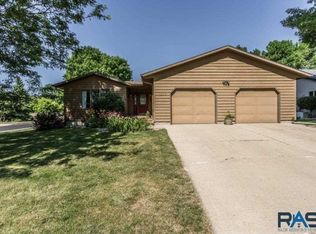 1217 S Kevin Cir, Sioux Falls, SD 57106