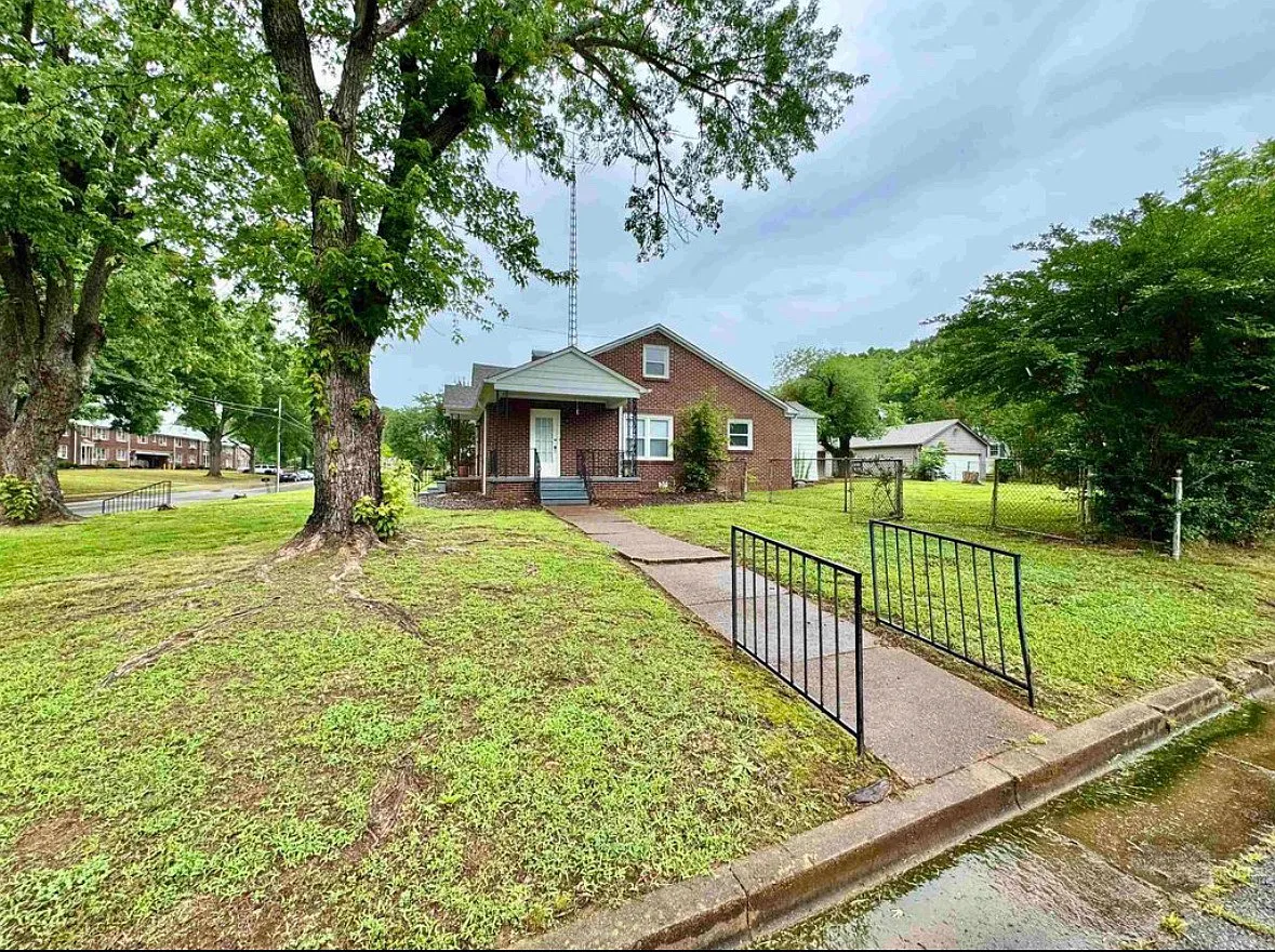 4 bed, 1500 sqft, $2,000 — Photo 2