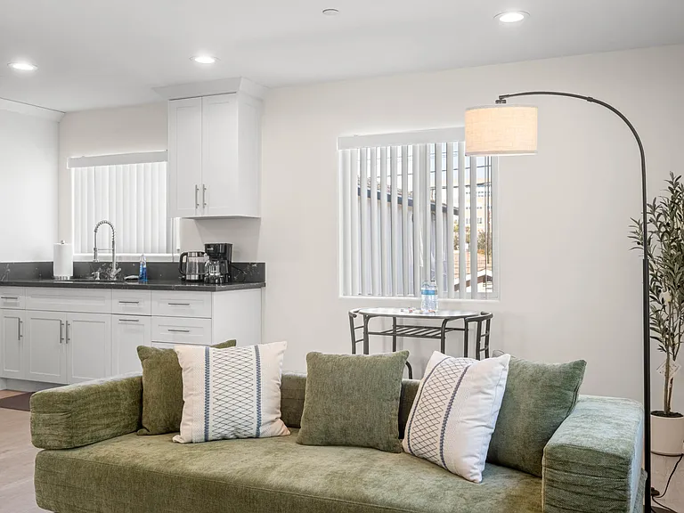2239 N Niagara St #103 — Photo 15