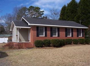 28 Pine Ave, Butler, GA 31006