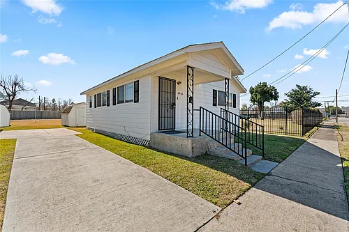 4906 Farmer St Photo 1