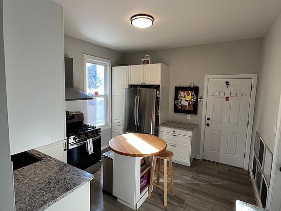 4th image of 2826 N Sawyer Ave #1