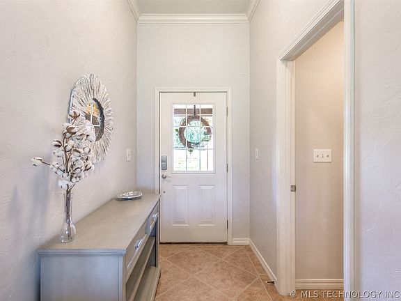 3rd image of 10887 E Canyon Oaks Blvd