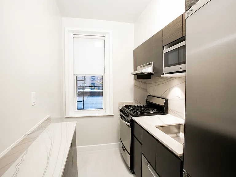 364 W 18th St #2M — Photo 6