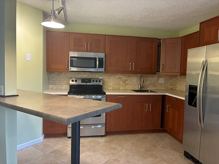 1999 NE Collins Cir #100 — Photo 12