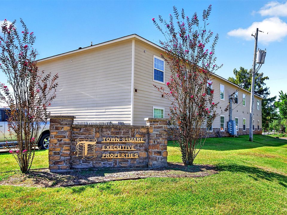 1st image of 403 Nacogdoches St