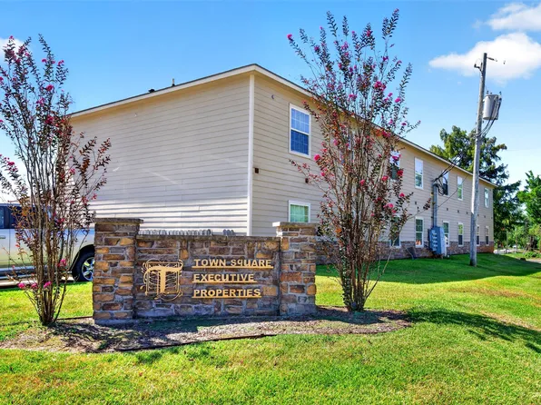 403 Nacogdoches St, Center, TX 75935