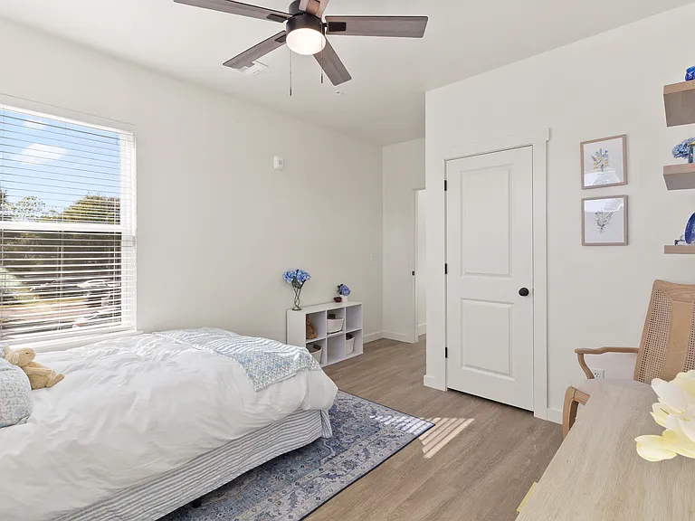 211 W Symmes St #101 — Photo 16