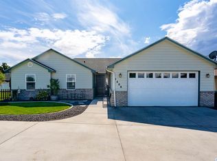 1408 W 5th St, Grandview, WA 98930