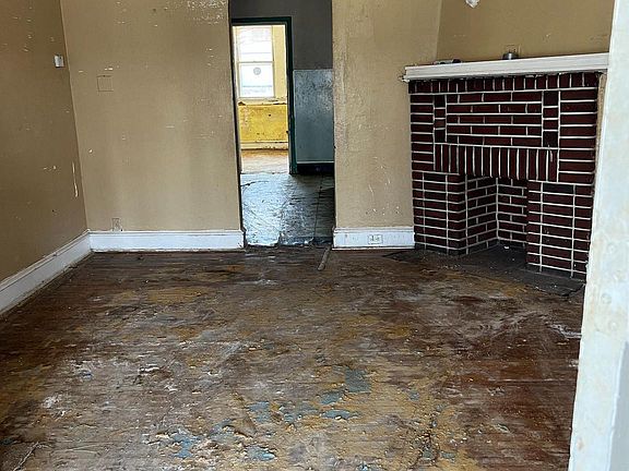 3rd image of 4749 Sheffield Ave