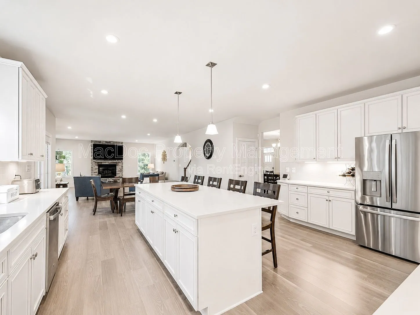5 bed, 4.5 bath, 5085 sqft, $4,545 — Photo 3