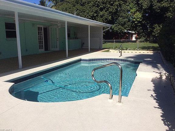 3rd image of 15896 Bellflower St