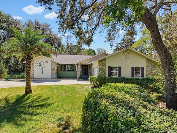 3 Village Center Dr, Homosassa, FL 34446