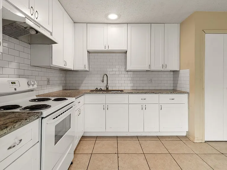 1523 Noble Oak Dr — Photo 13