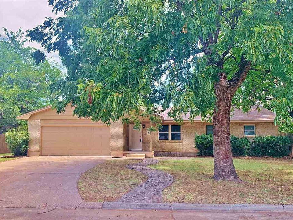 1st image of 7104 NW Woodland Cir