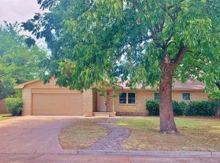 7104 NW Woodland Cir, Lawton, OK 73505