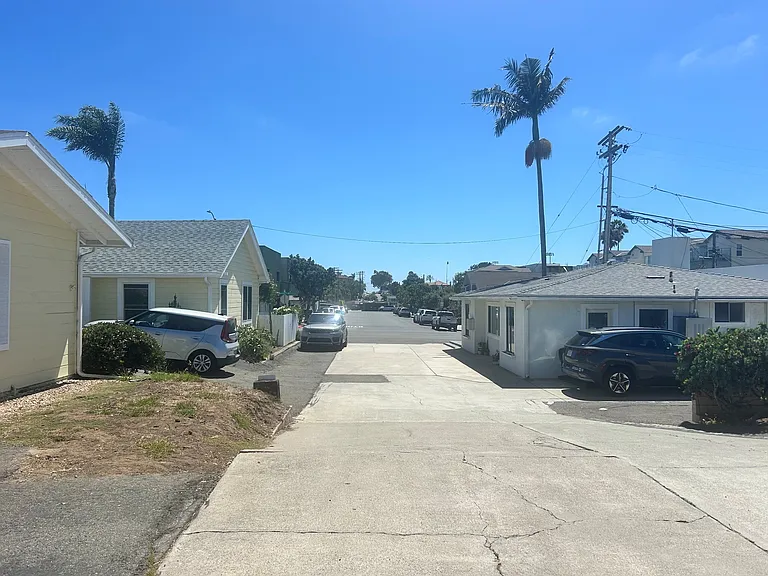 2750 Roosevelt St #B — Photo 4