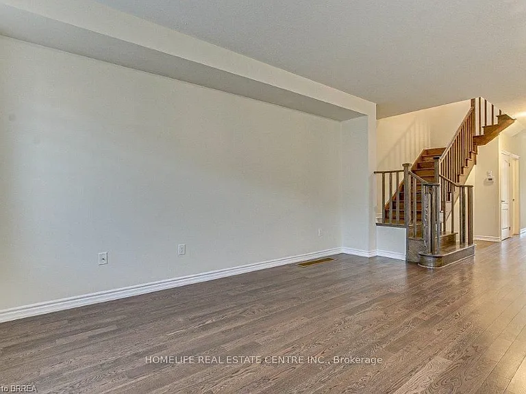 14 Amos Ave — Photo 3