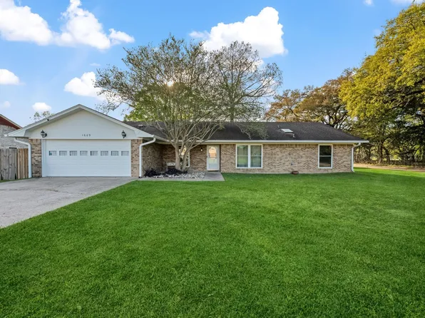 1609 Bowie St, Liberty, TX 77575