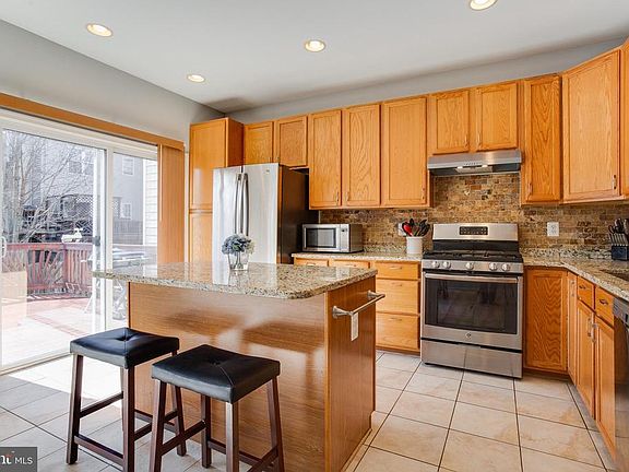 New granite counters and SS appliances