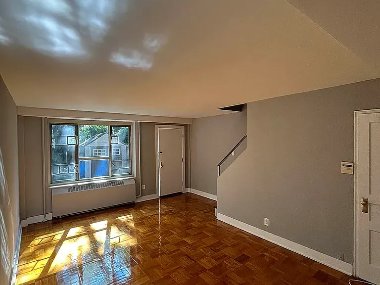 185-19 64th Ave #2C — Photo 1