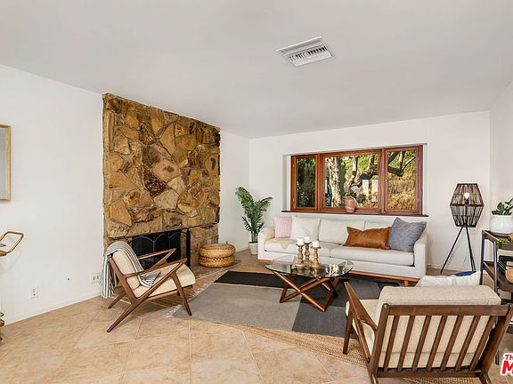 3rd image of 28733 Blythewood Dr