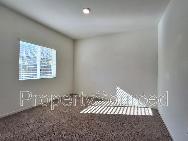 2687 Taft Ave — Photo 13