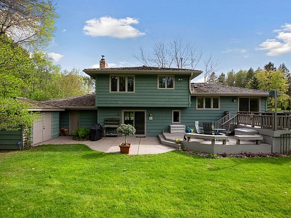 3rd image of 615 Queensland Ln N