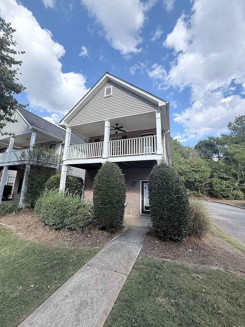 Spacious 3-Bedroom Home Near Barnett Shoals Road — Photo 2