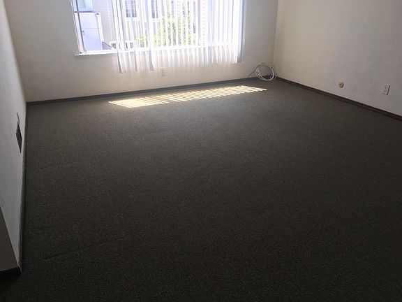 3rd image of 741 Spruce St APT 2