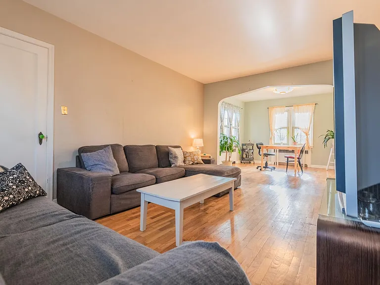 1222 E Grand Ave — Photo 3