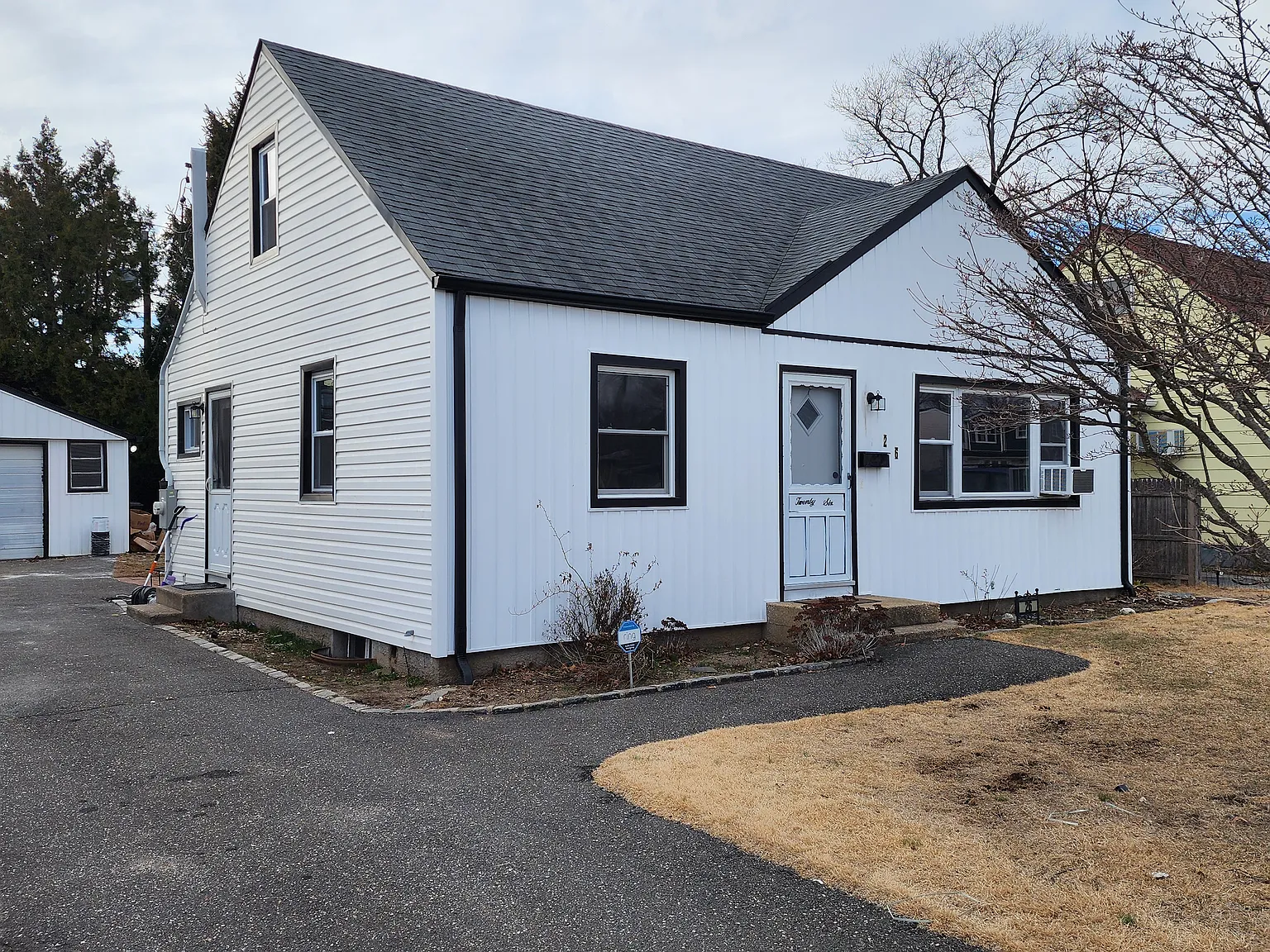 4 bed, $5,200 — Photo 1