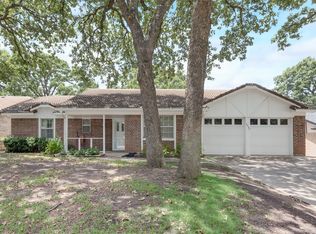 4202 W Pleasant Forest St, Arlington, TX 76015