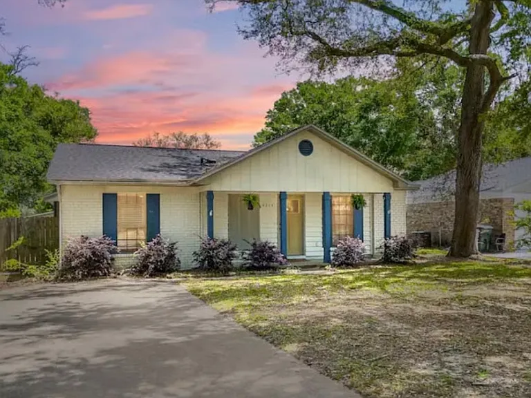 4214 Baywoods Dr — Photo 1