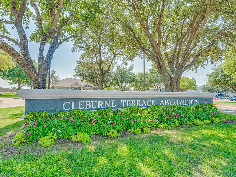 Cleburne Terrace — Photo 36
