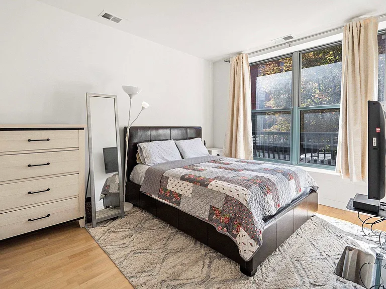 222 Montgomery St #1D — Photo 8