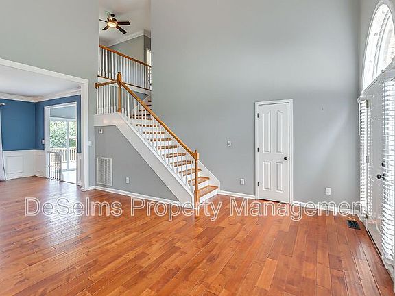 5th image of 701 Brent Glen Pl