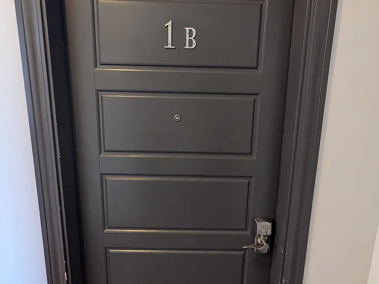 126 W A St #1B — Photo 4