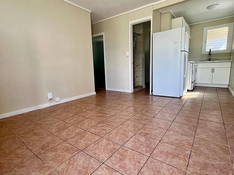 641 Hausten St #E — Photo 6