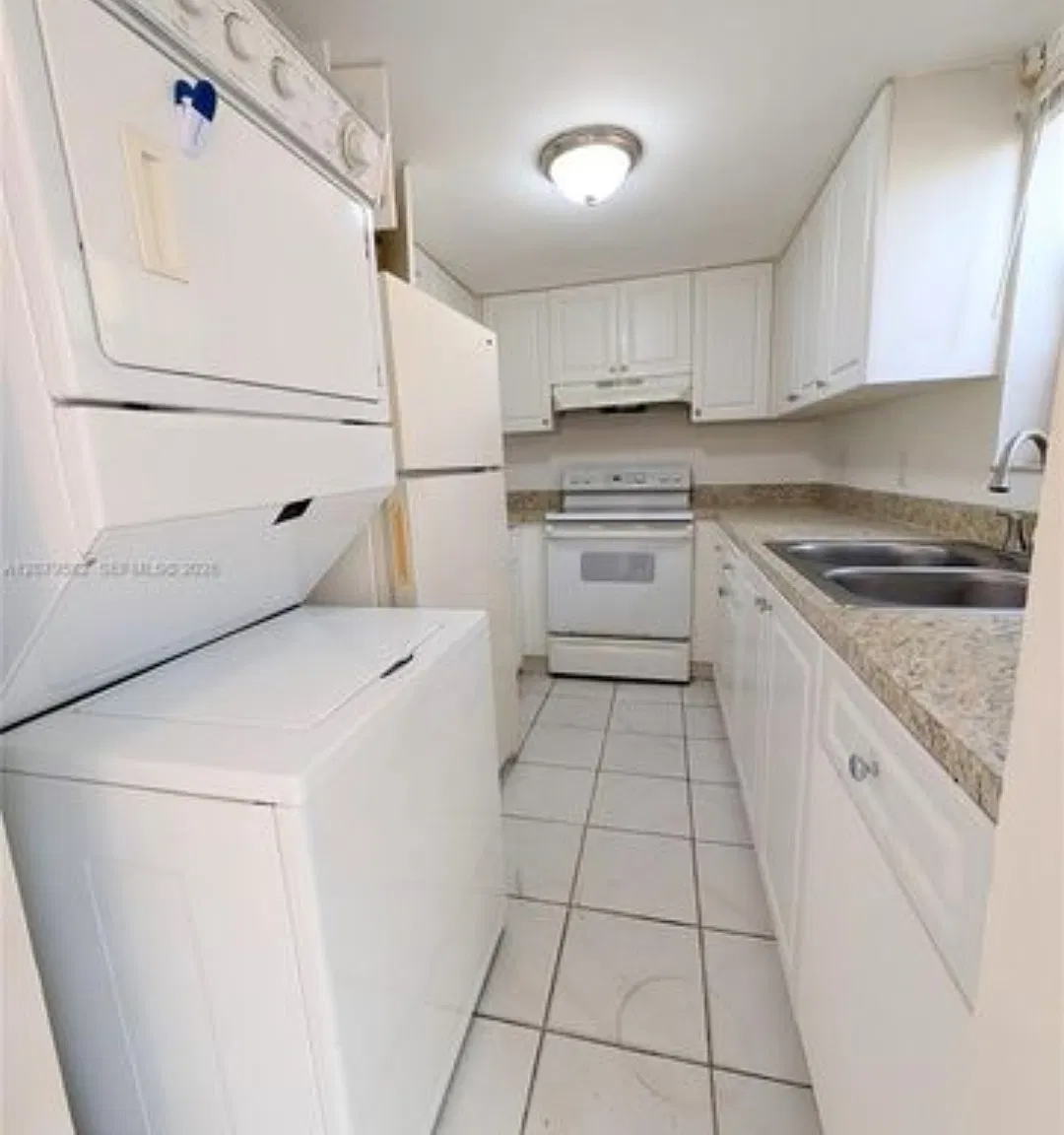 3 bed, 1232 sqft, $1,990 — Photo 2