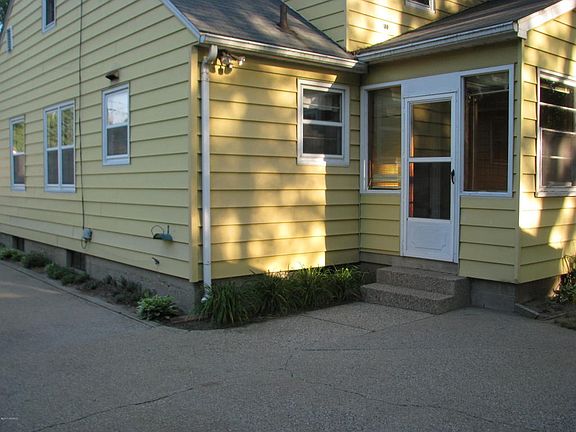 3rd image of 1230 Carlton Ave NE