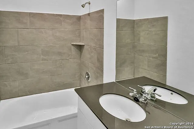 4 bed, 3.0 bath, 1910 sqft, $1,840 — Photo 4