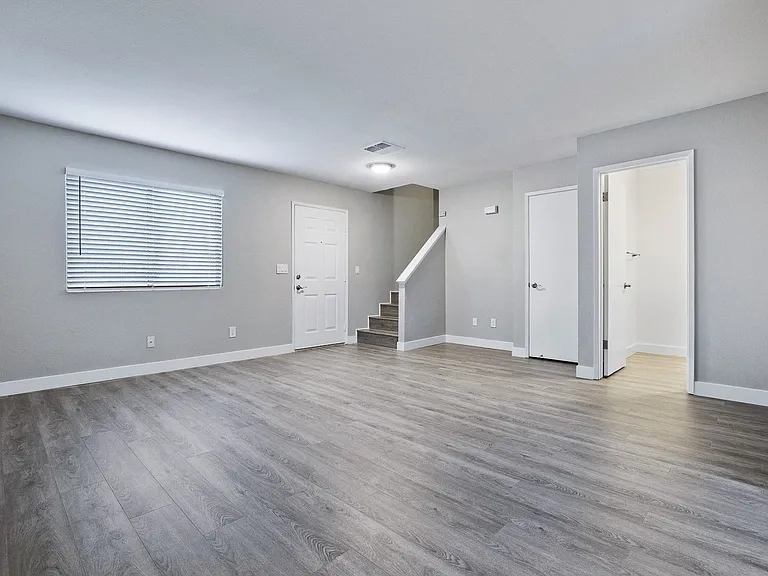 Oak Park Townhomes — Photo 11