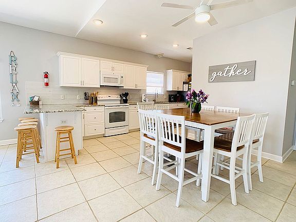 kitchen/dining open to livin