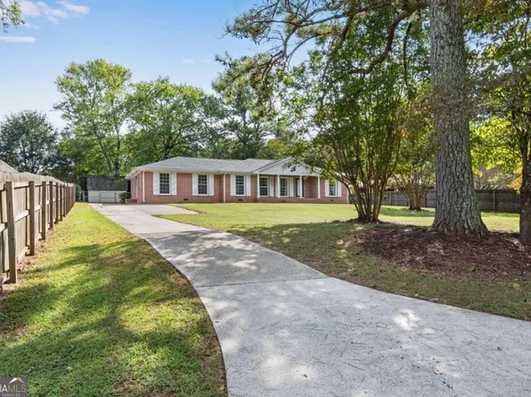 922 Red Apple Dr, Roswell, GA 30066