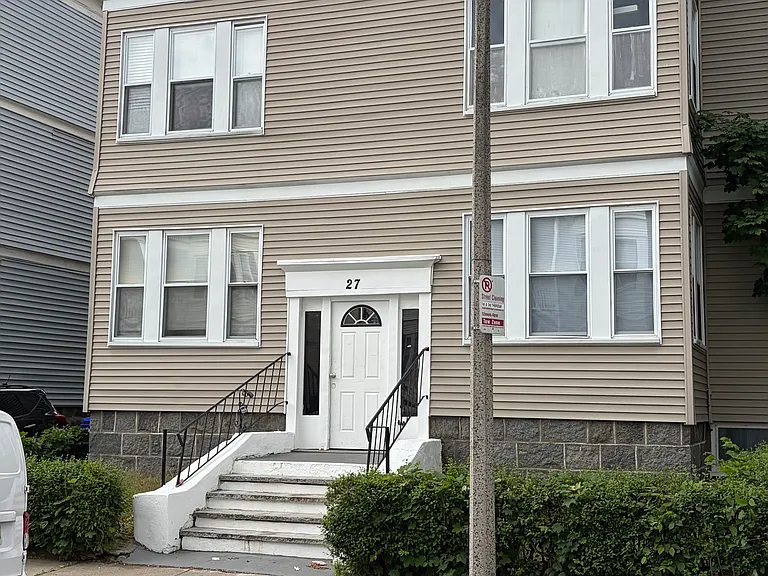 27 Hosmer St #1A — Photo 1