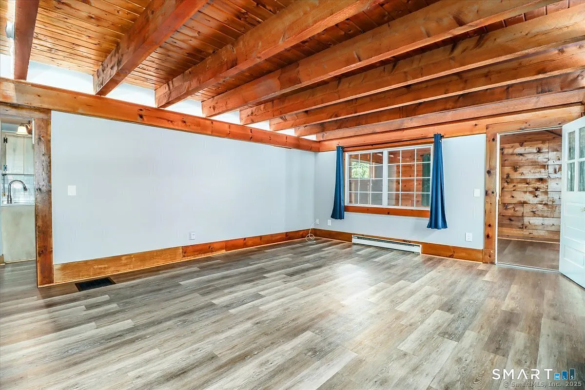 3 bed, 1.0 bath, 1650 sqft, $2,400 — Photo 3