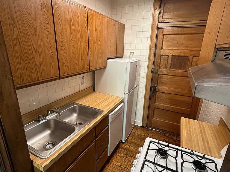 520 W Belden Ave — Photo 22