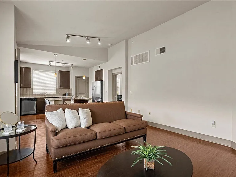 2436 S Valley Pkwy — Photo 9