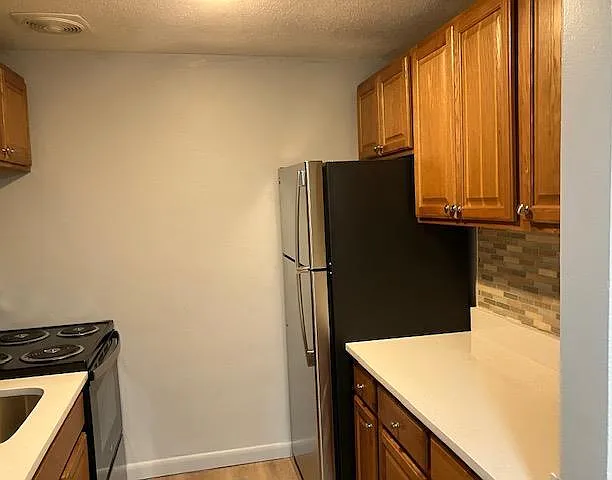 346 Lincoln St — Photo 4